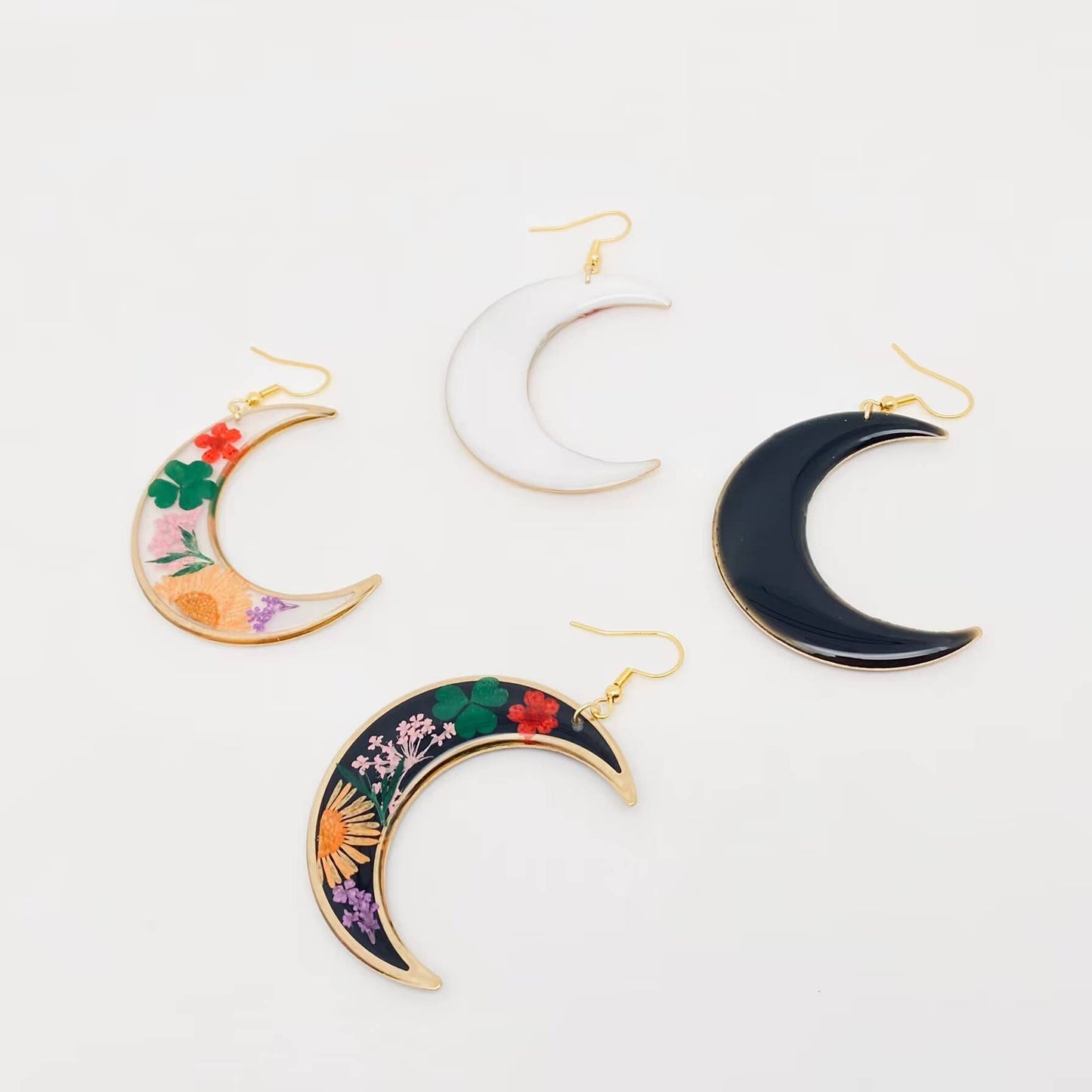 Pressed Flower Crescent Moon Earrings – Resin & Gold-Plated