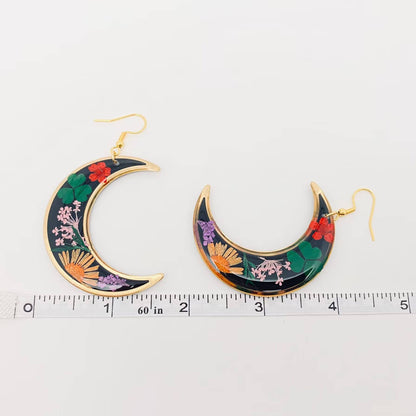 Pressed Flower Crescent Moon Earrings – Resin & Gold-Plated