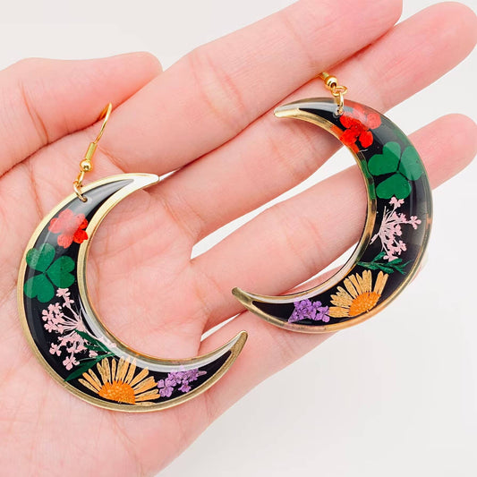 Pressed Flower Crescent Moon Earrings – Resin & Gold-Plated